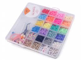 Ensemble de perles avec outils dans une boîte