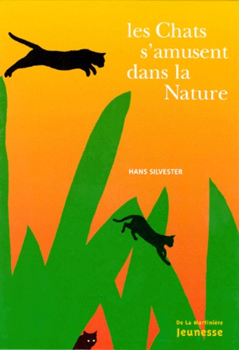 Les chats s'amusent dans la nature