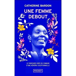 Une femme debout