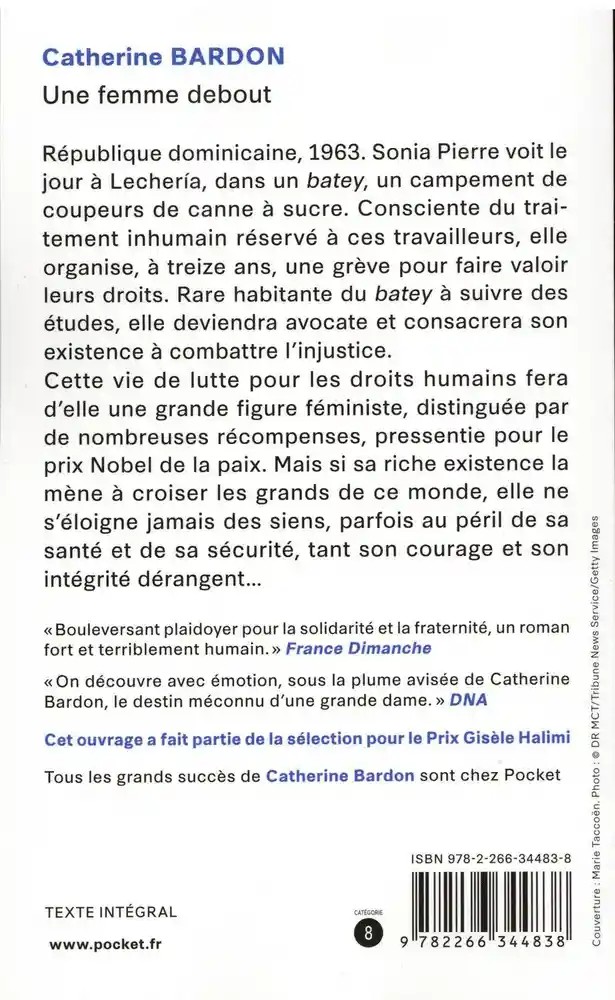 Une femme debout